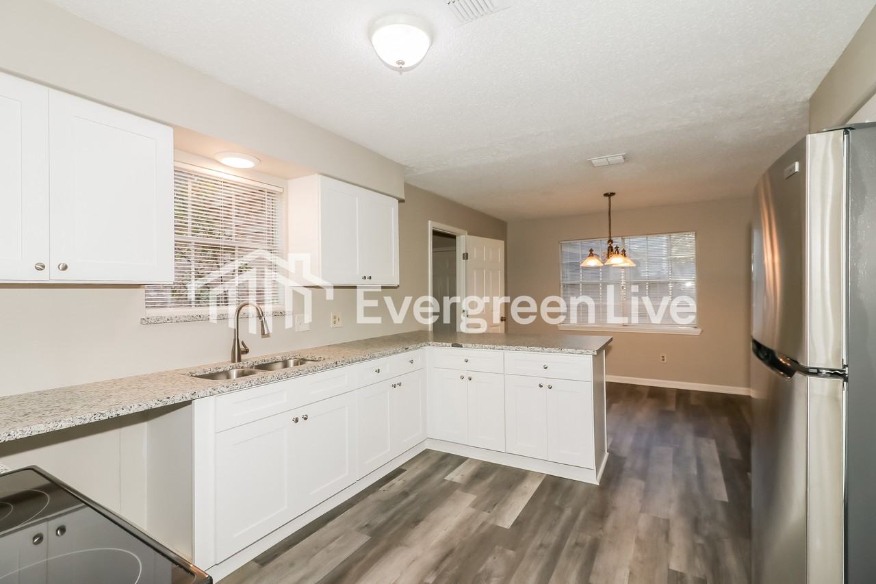 5506 Pine Arbor Dr - Photo 3 of 16