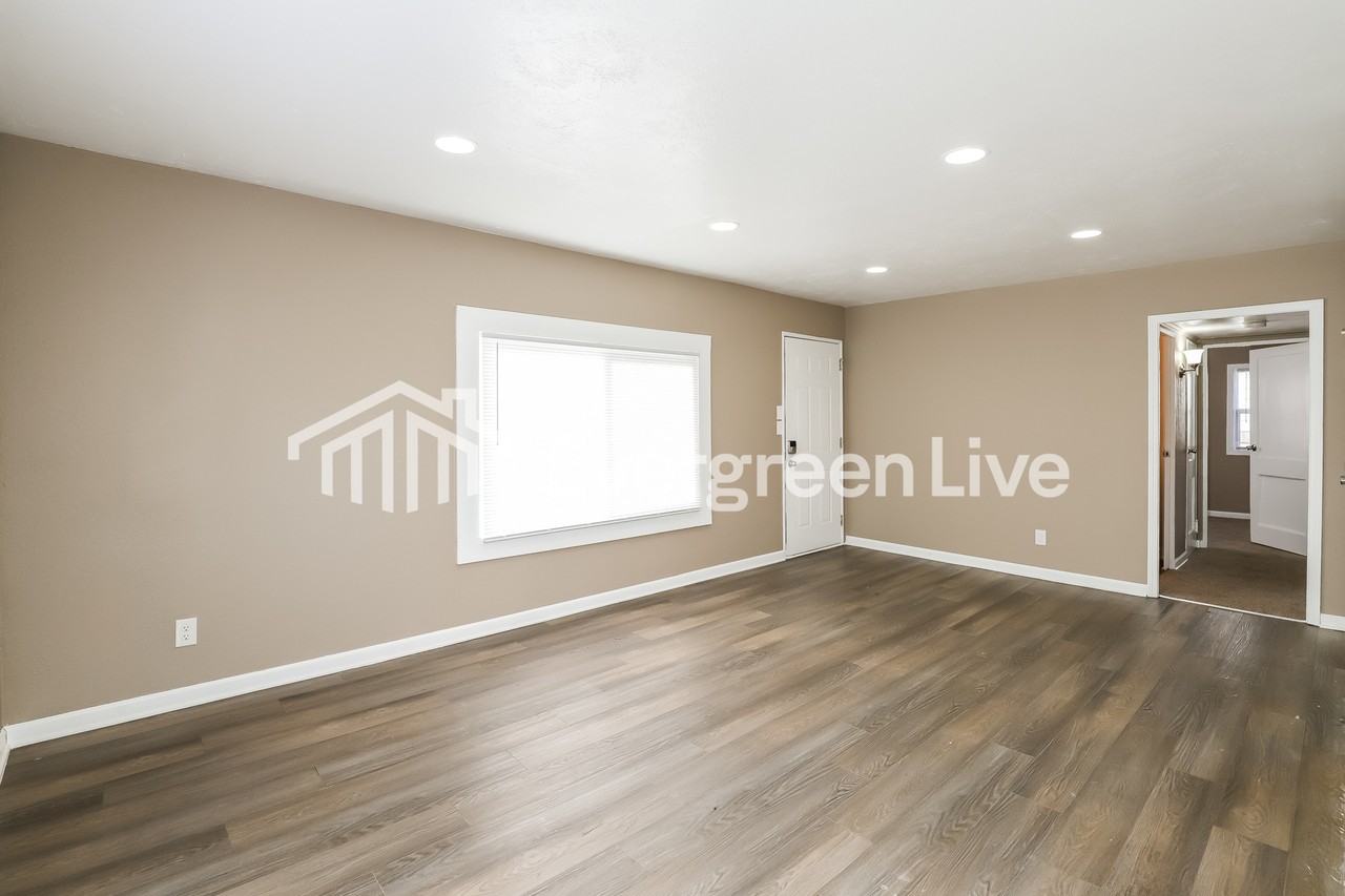 6784 Franklin St - Photo 4 of 15