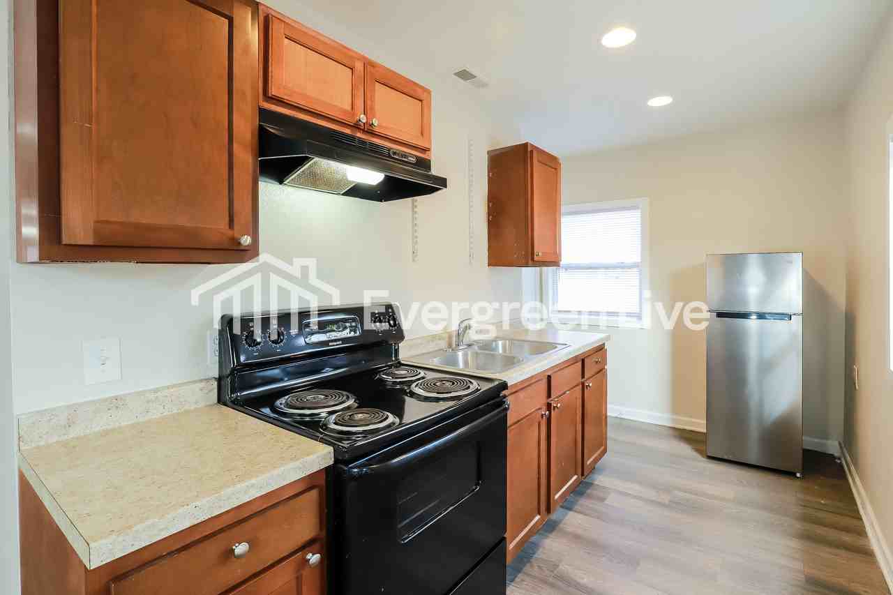 6784 Franklin St - Photo 6 of 15