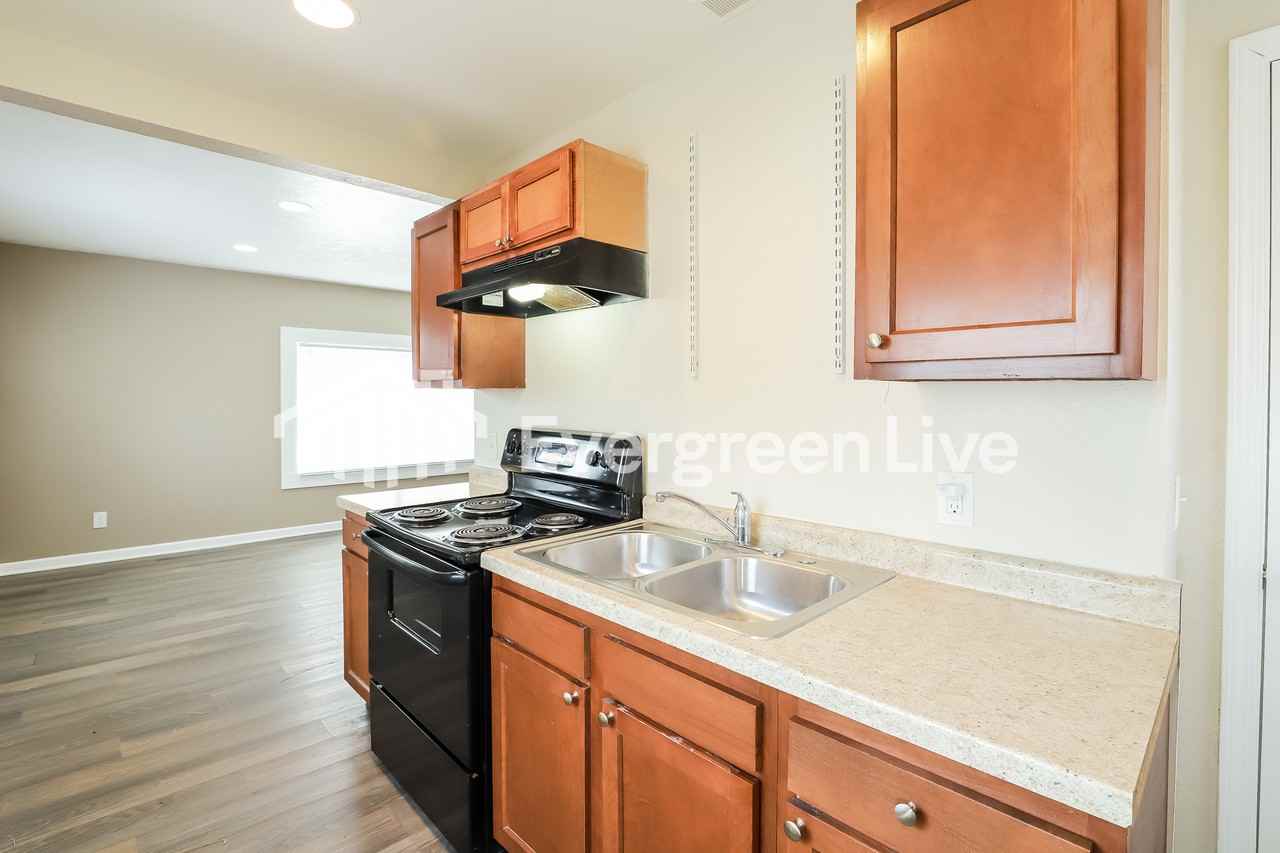 6784 Franklin St - Photo 7 of 15