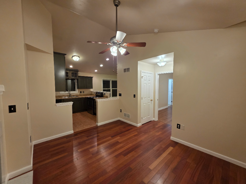 180 Lakewood Dr - Photo 2 of 11