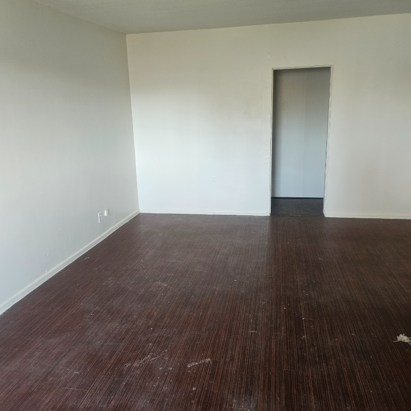 918 W Lincoln Ave - Photo 5 of 9