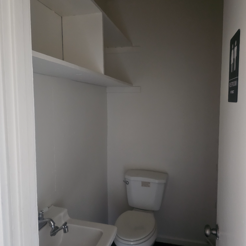 918 W Lincoln Ave - Photo 6 of 9