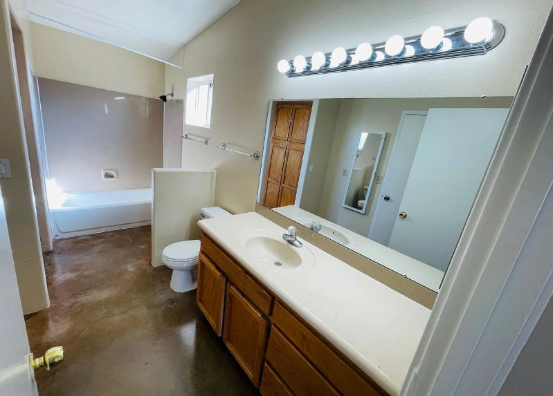 1188 N Riverview Blvd #2 - Photo 5 of 20