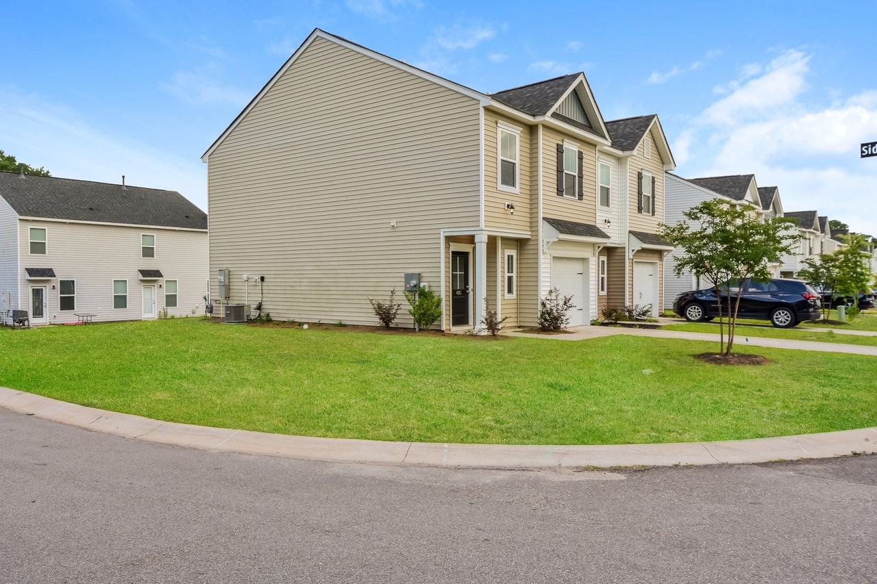 405 Blue Robin Ln - Photo 2 of 23