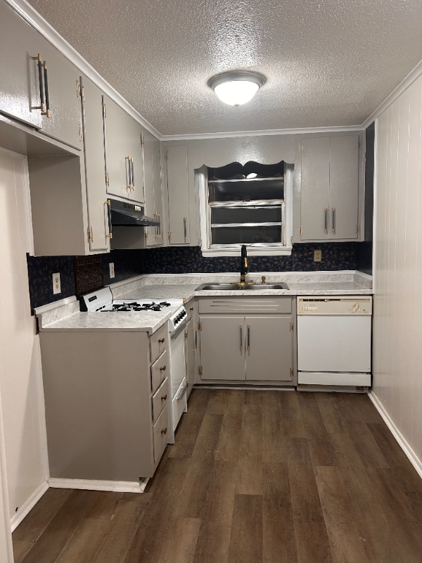 507 Woodvale Rd - Photo 3 of 11