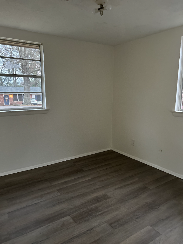 507 Woodvale Rd - Photo 5 of 11