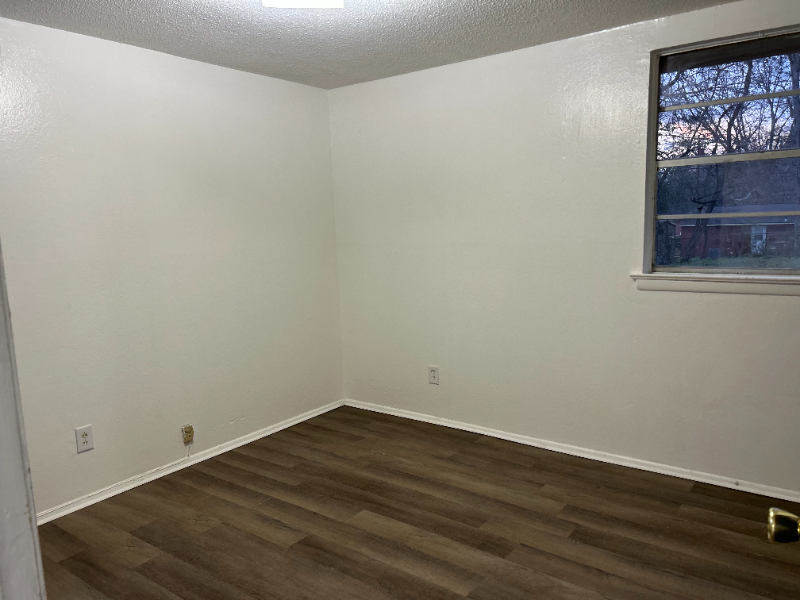 507 Woodvale Rd - Photo 7 of 11