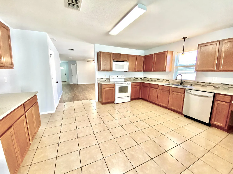 8014 Stowe Springs Ln - Photo 2 of 10