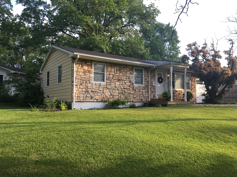 1303 Mills Dr - Photo 4 of 15