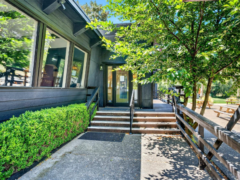 16451 Golf Rd - Photo 2 of 20