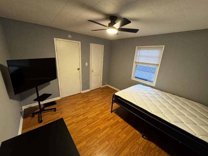 2722 Shelby St - Photo 2 of 3