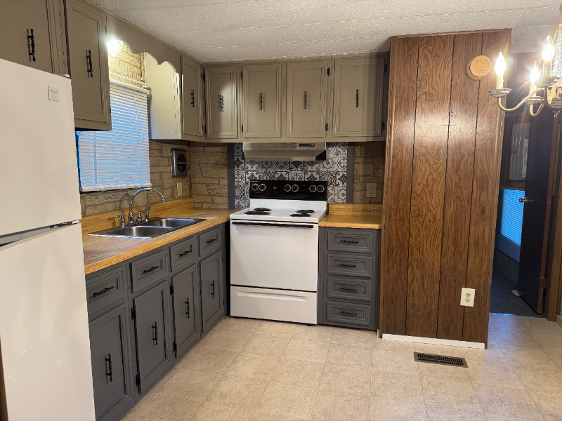 655 Holbert Rd - Photo 3 of 6