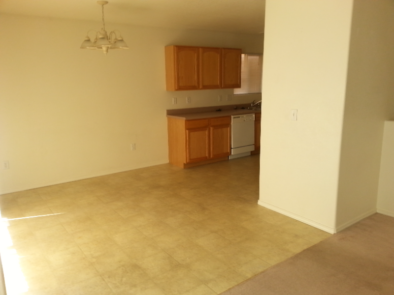 3607 Bobcat Ln - Photo 2 of 12