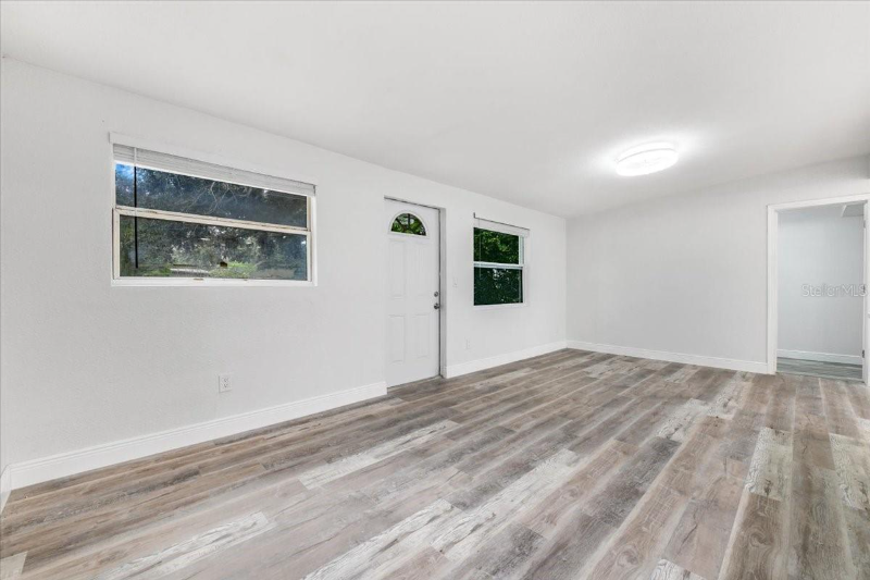 2110 Alemanda Dr - Photo 5 of 20