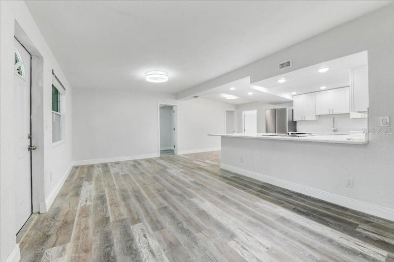 2110 Alemanda Dr - Photo 6 of 20