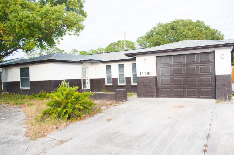 11300 Yellowwood Ln - Photo 2 of 20