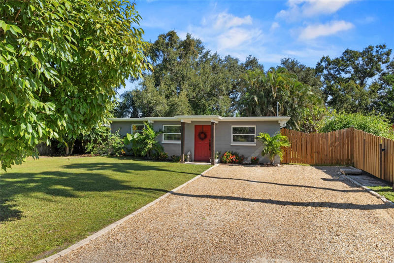 7095 111th St - Photo 2 of 20