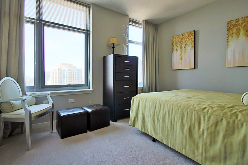 373 N Clinton St - Photo 3 of 11