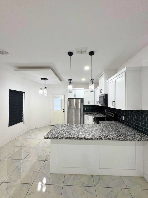 912 N Woodson Ave ##1 - Photo 4 of 14