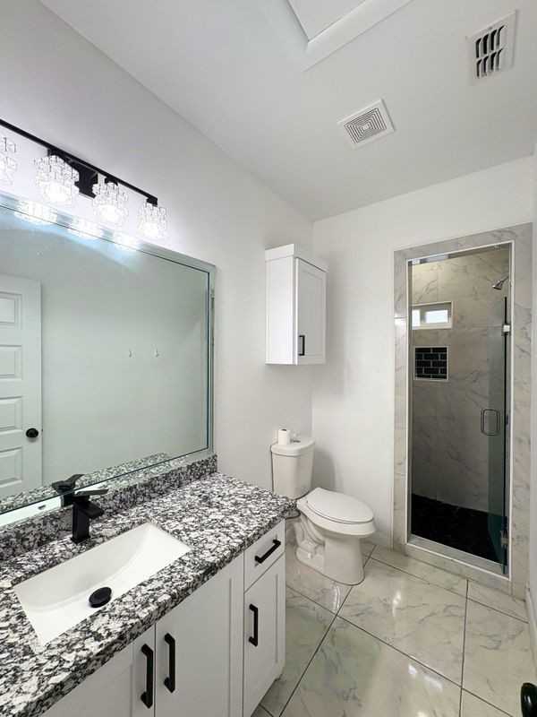 912 N Woodson Ave ##1 - Photo 5 of 14