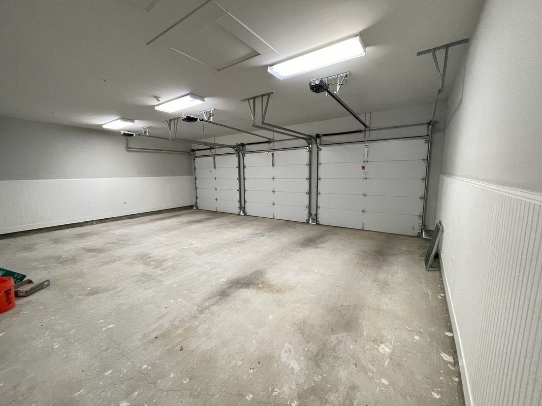 1007 Camellia Blvd - Photo 2 of 3