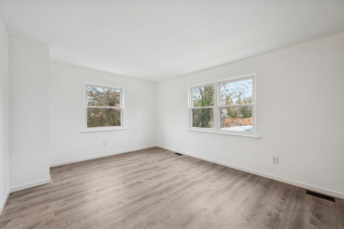 50 Silver Lake Ter - Photo 2 of 14