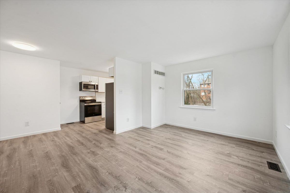 50 Silver Lake Ter - Photo 4 of 14