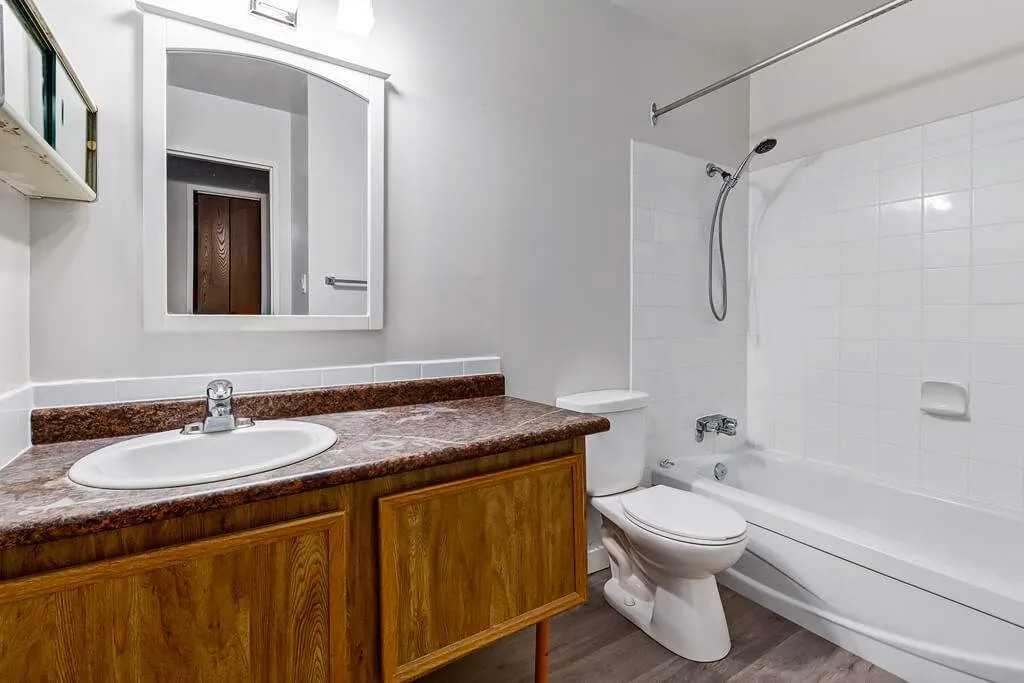 Cloverdale Manor - Photo 6 of 33