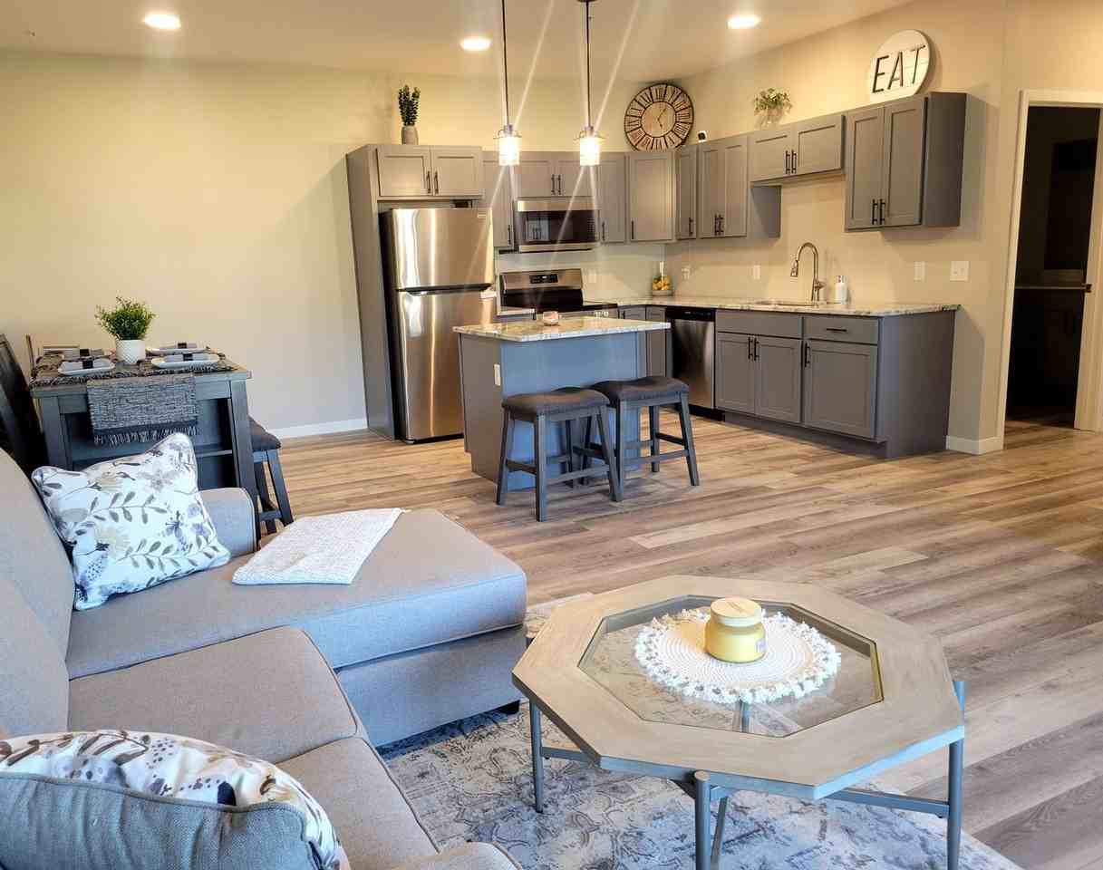 1926 11th Ave E - Photo 3 of 20