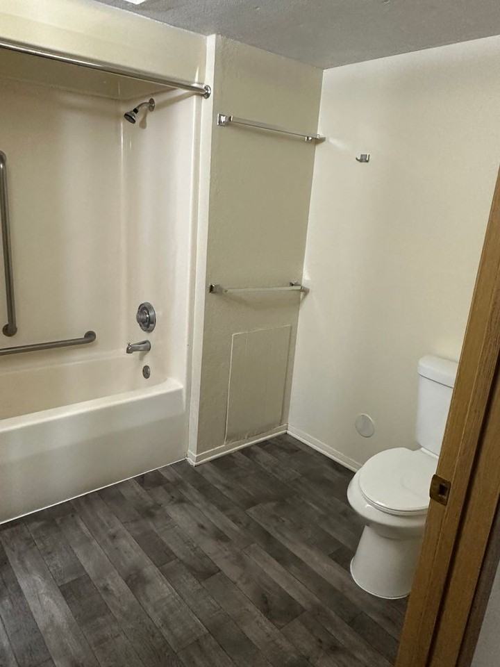 210 5th Ave Ne #104 - Photo 4 of 8