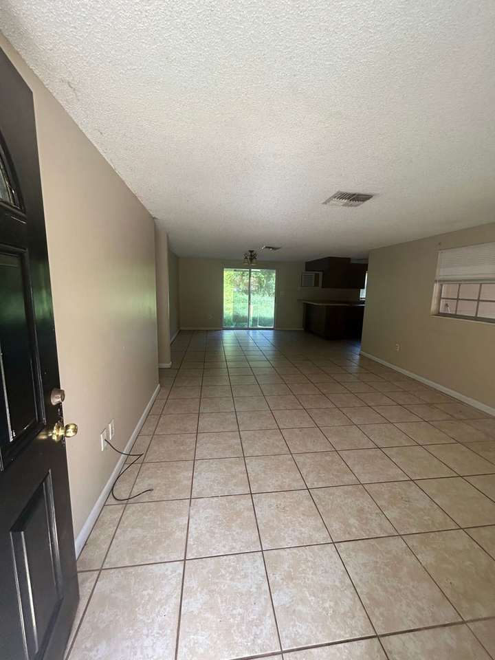 4627 S Jordon Ave - Photo 2 of 9