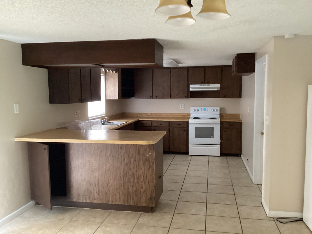 4627 S Jordon Ave - Photo 4 of 9