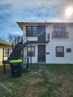 featured image of 811 1/2 E 17th St #1