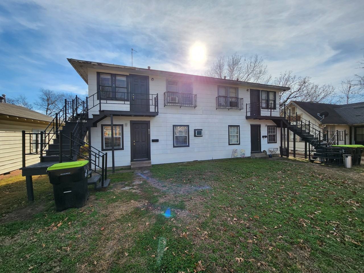 811 1/2 E 17th St #1 - Photo 6 of 7