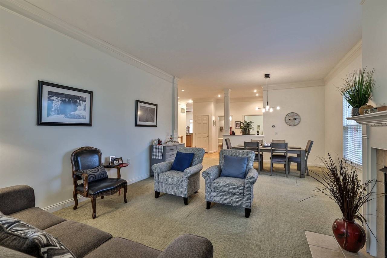 11633 Chancery Ln - Photo 5 of 26