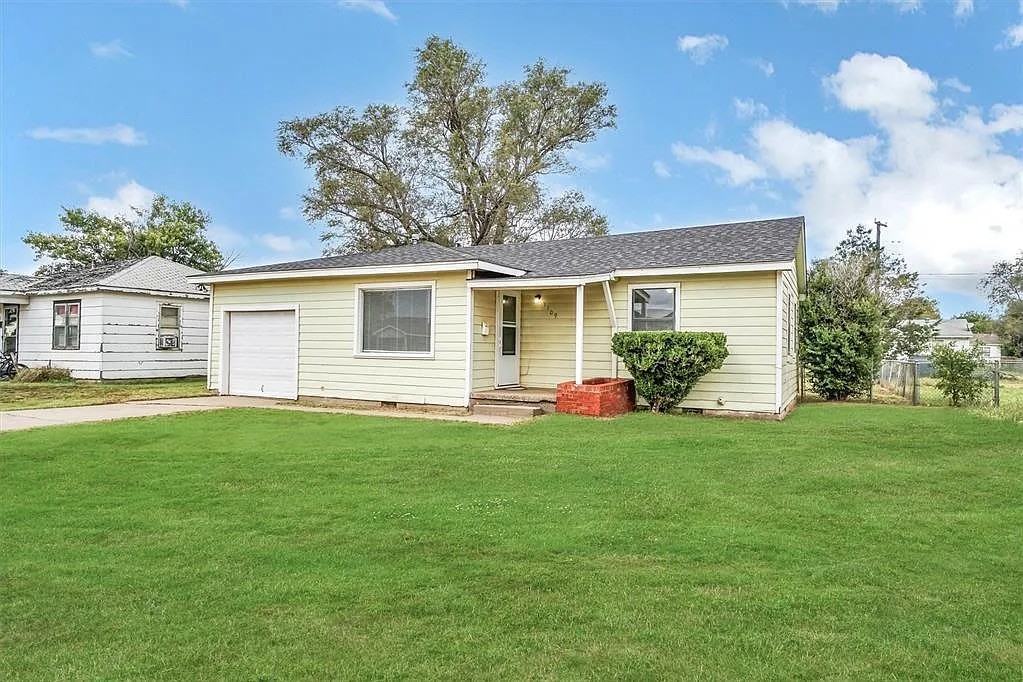 1109 E Chestnut St #NA - Photo 3 of 21