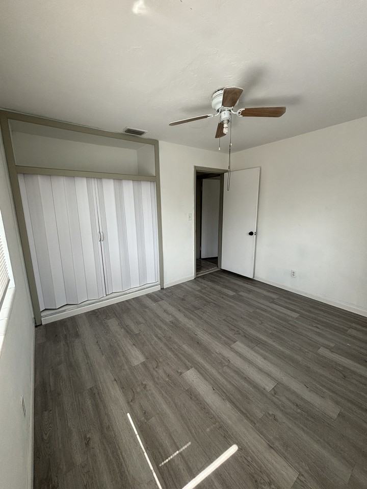 6420 Oak St #NA - Photo 7 of 14