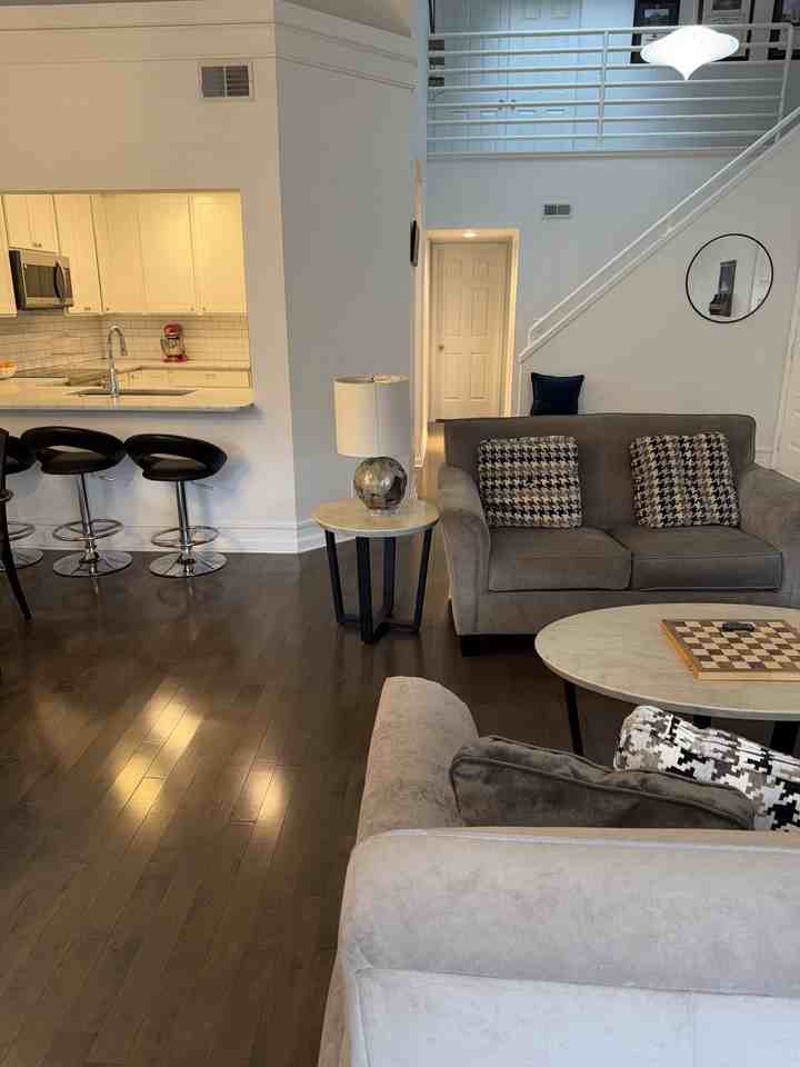 4444 Lindell Blvd #4 - Photo 3 of 46