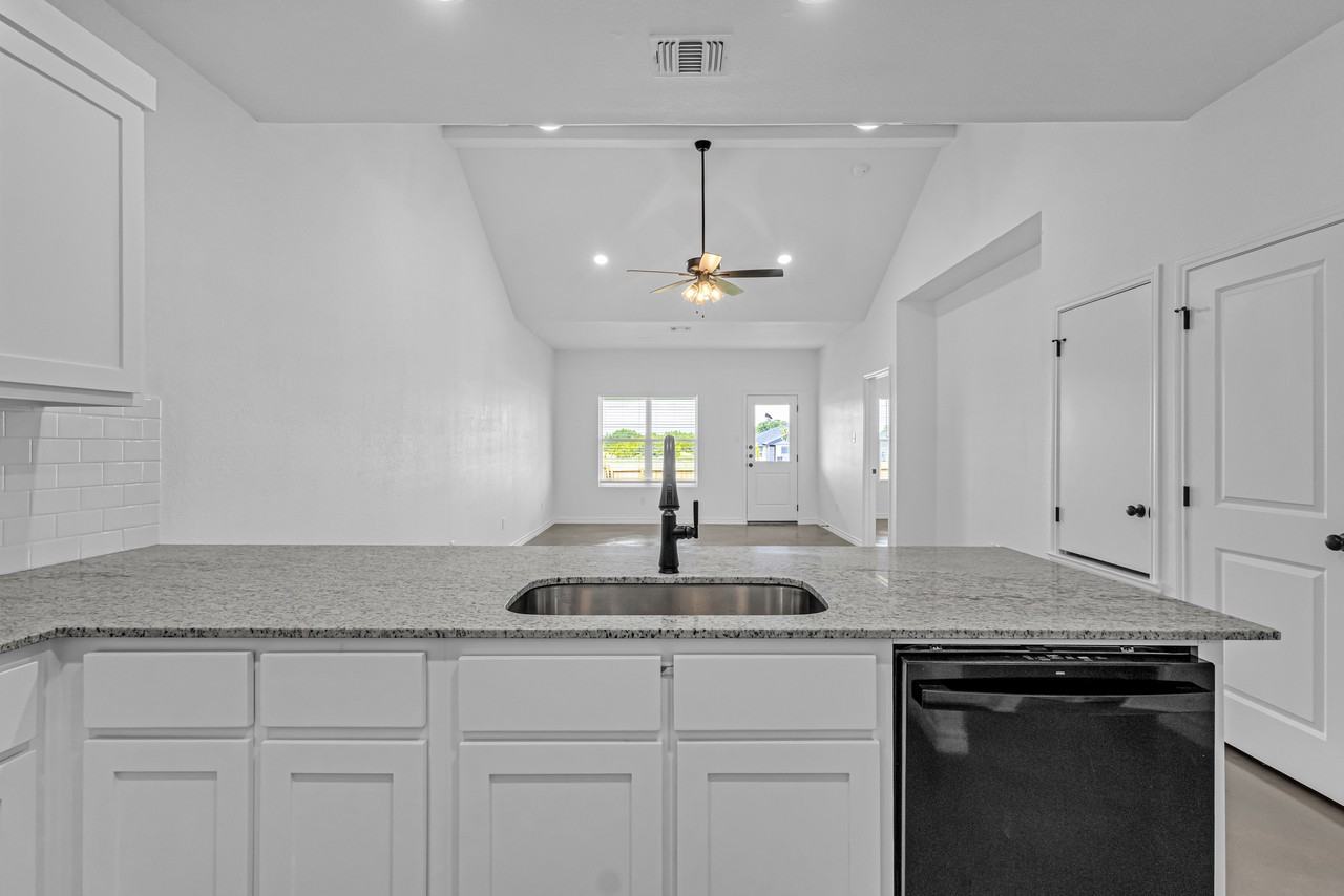 905 Smoke Tree Ln #B - Photo 4 of 29