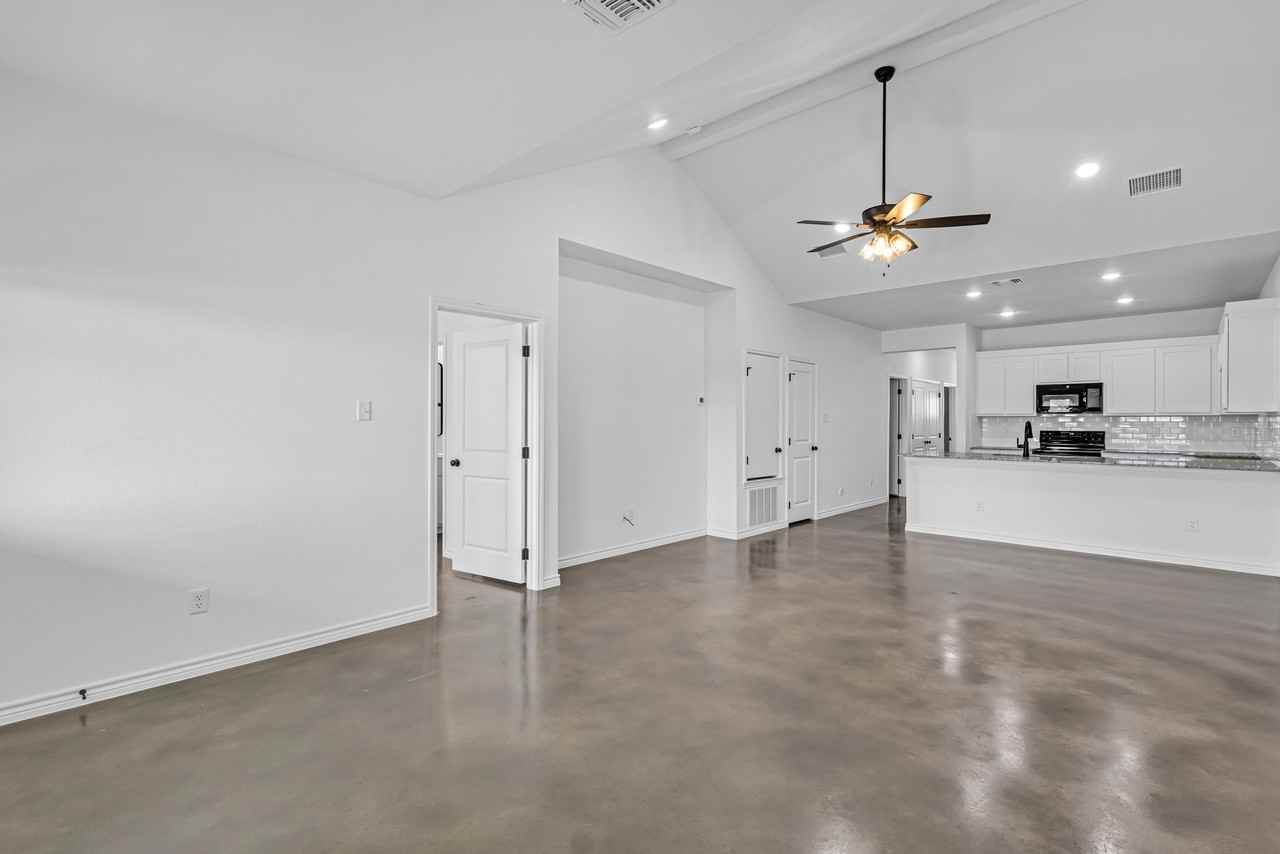 905 Smoke Tree Ln #B - Photo 7 of 29