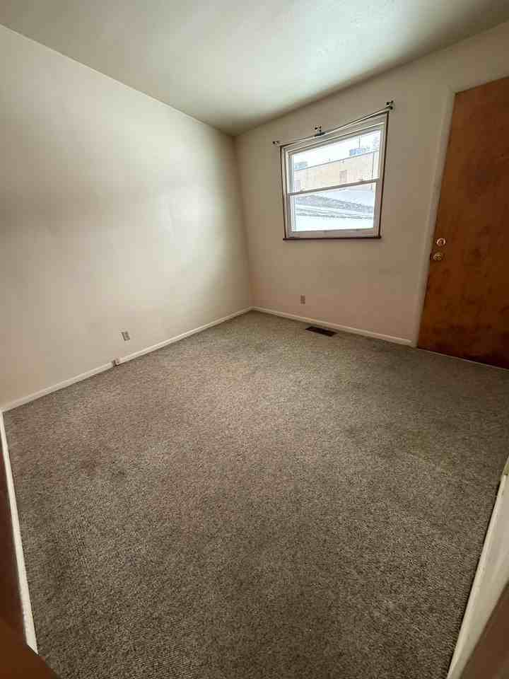 17 27th St Nw #2 - Photo 4 of 5