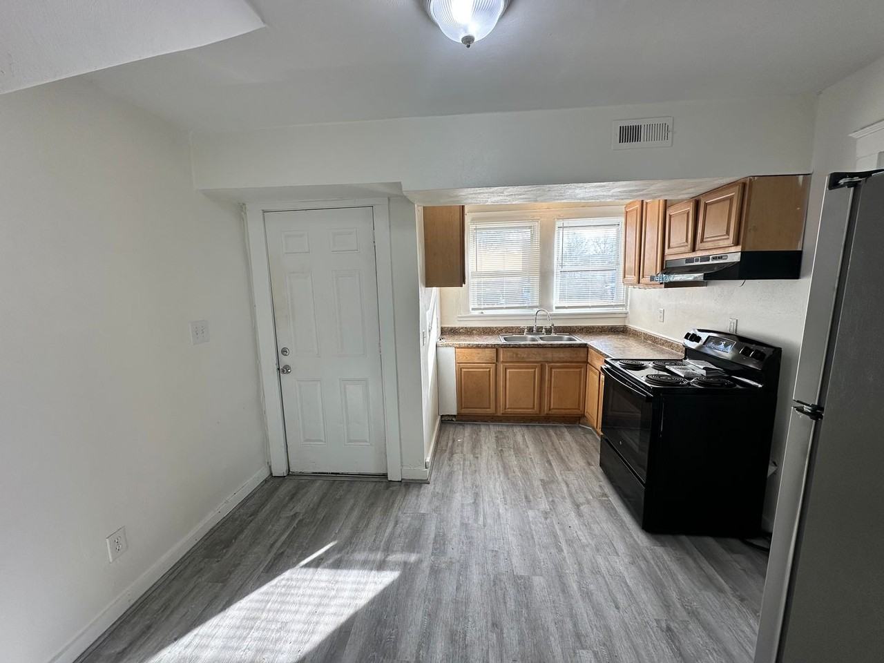 3100 Tidewater Dr #A - Photo 3 of 23