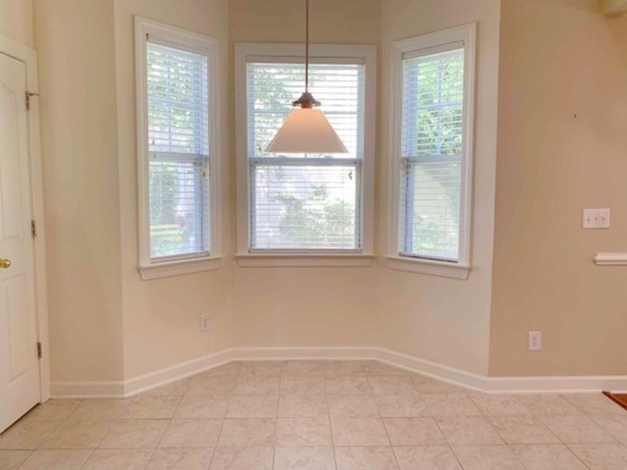 242 Barony Pl - Photo 5 of 15