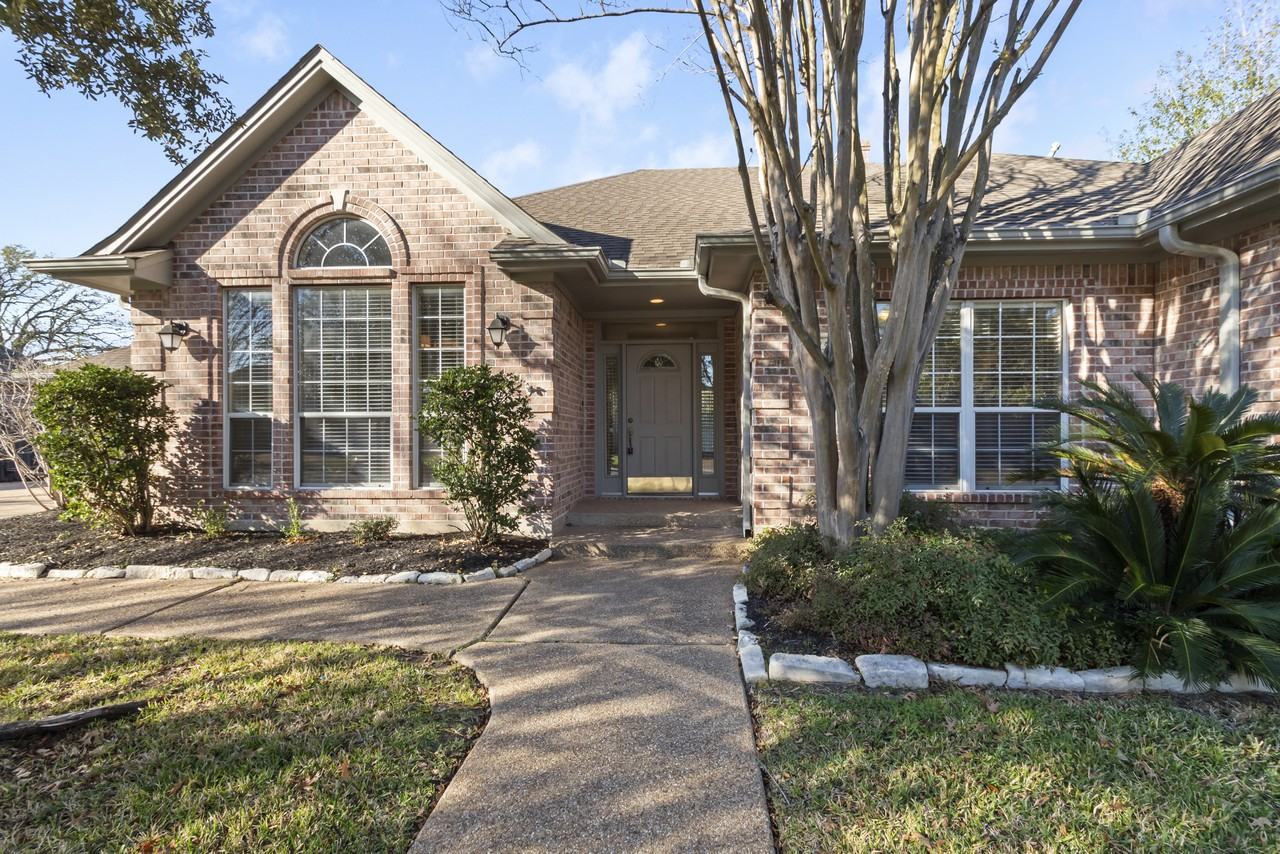 715 Berry Crk #1 - Photo 2 of 38