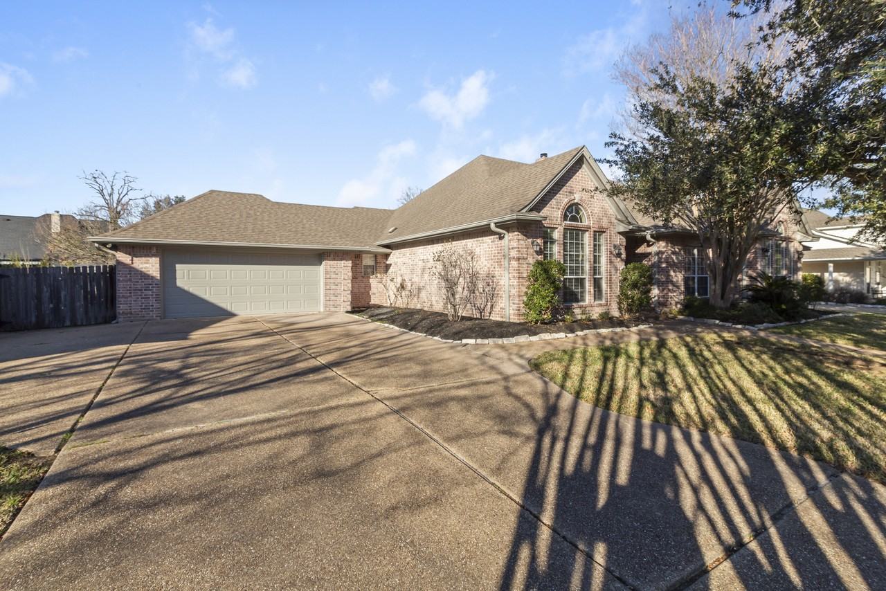 715 Berry Crk #1 - Photo 3 of 38