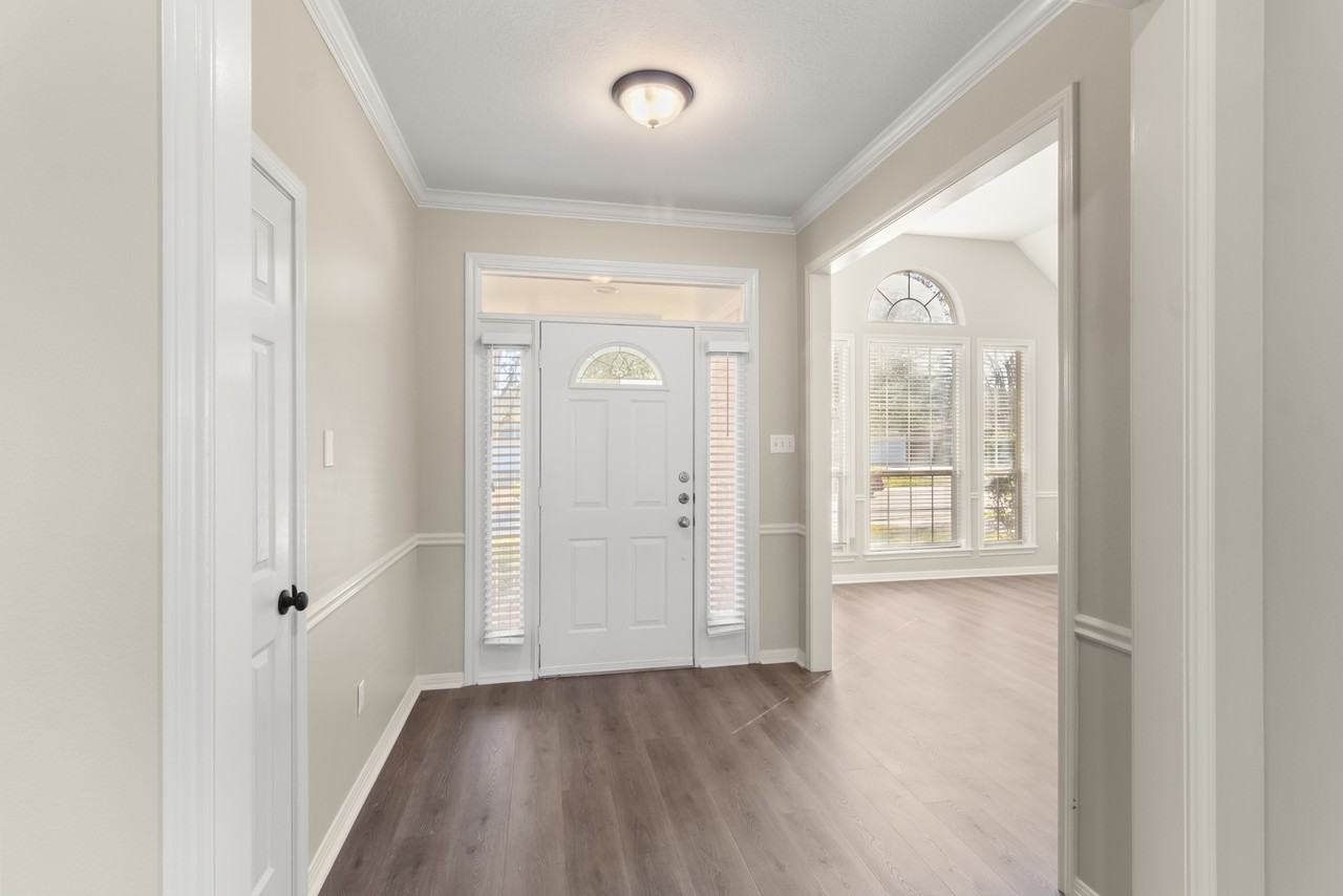 715 Berry Crk #1 - Photo 5 of 38