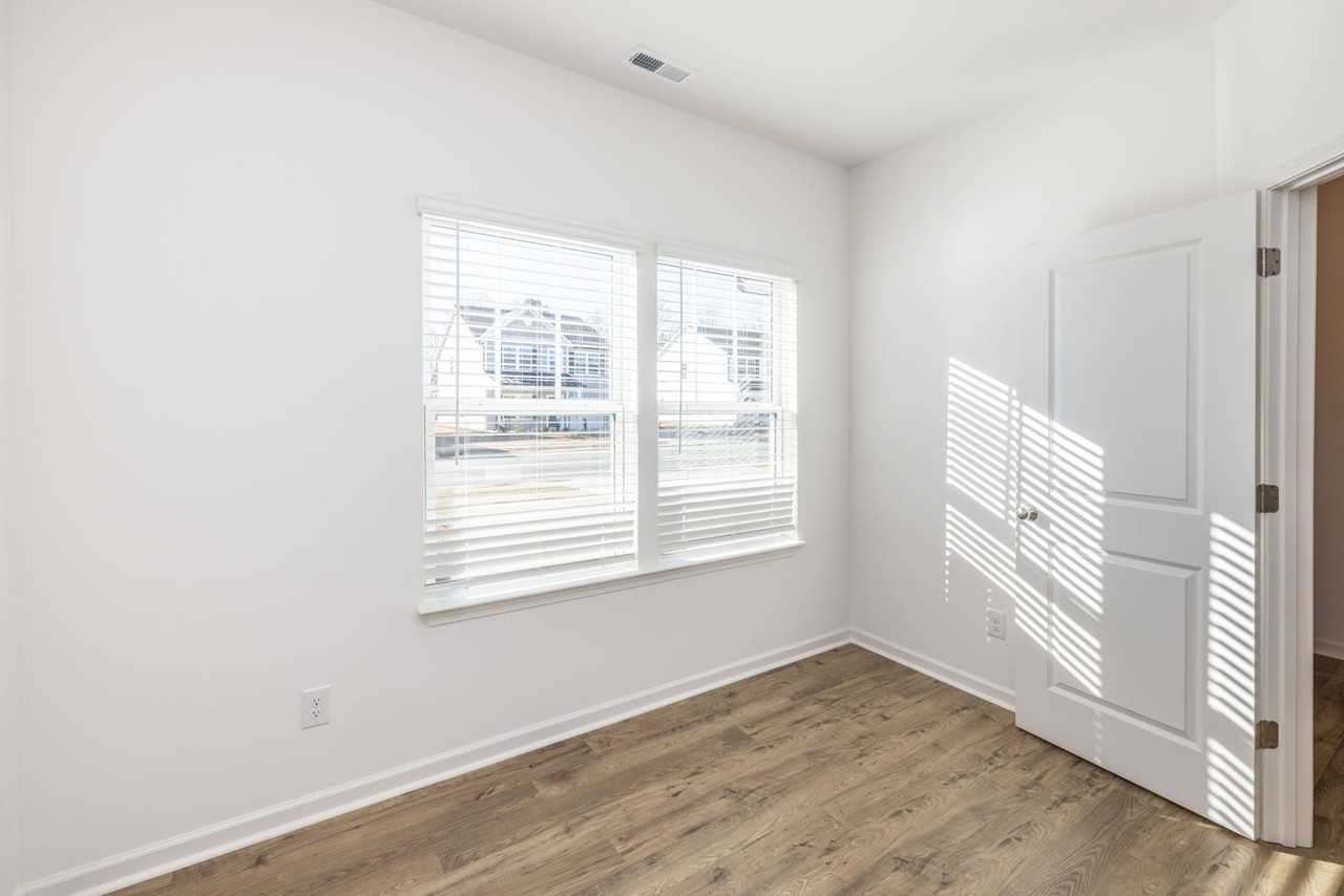 1146 Links Crossing Dr - Photo 3 of 31