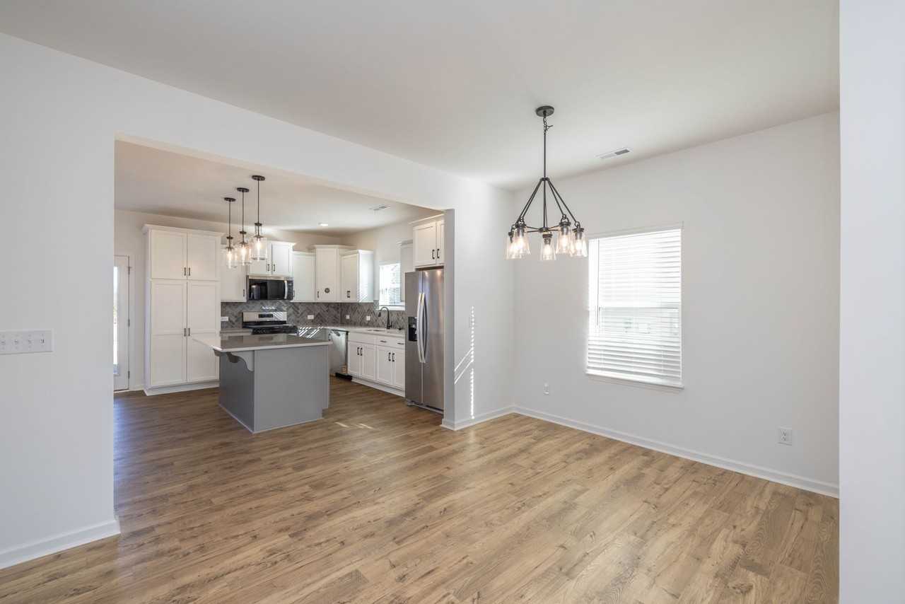 1146 Links Crossing Dr - Photo 6 of 31