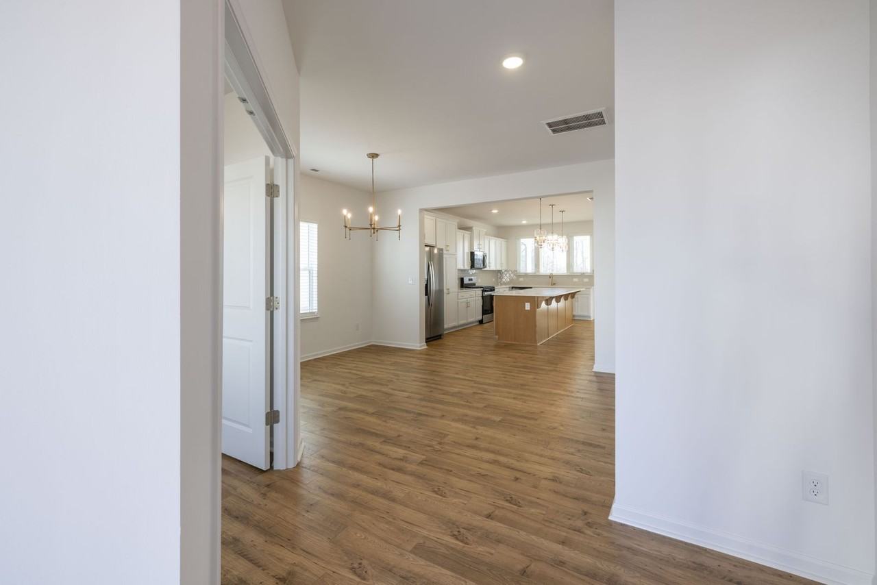 1147 Links Crossing Dr - Photo 3 of 27